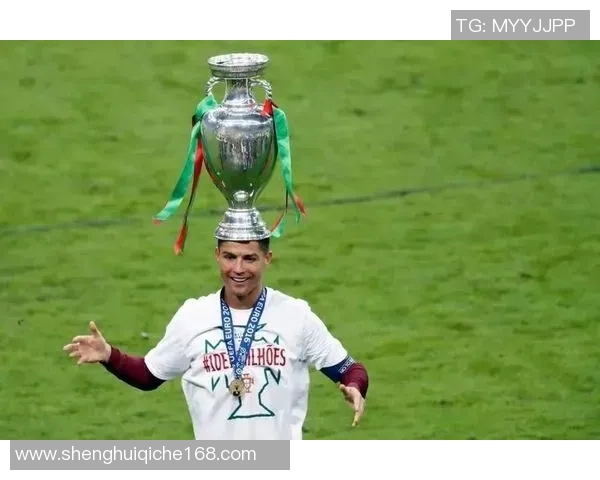 当今足球明星的职业生涯发展与社会影响力全面分析